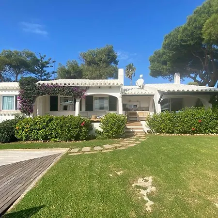 Вилла Cap Dent Font *