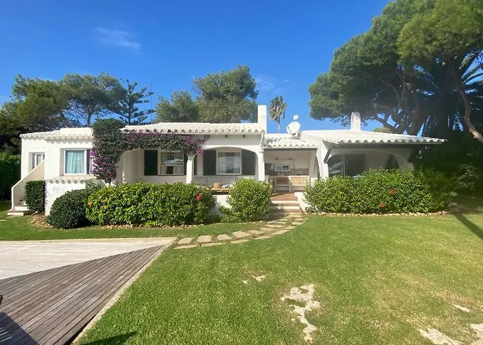 Вилла Cap Dent Font *