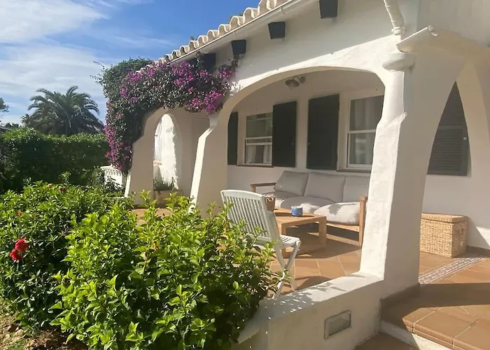 Villa Cap Dent Font *